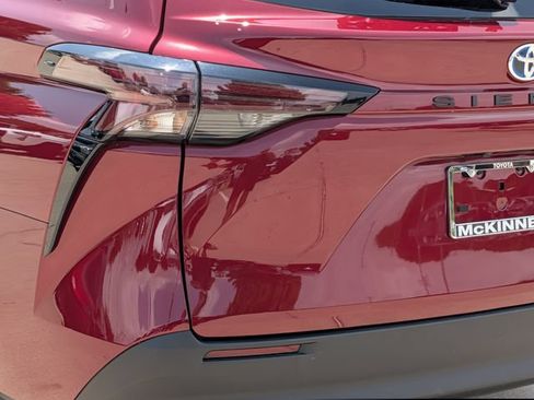 Used 2023 Toyota Sienna LE FWD image 8