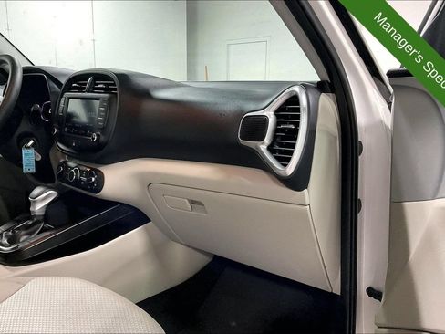 Used 2025 Kia Soul LX w/ LX Technology Package FWD image 19