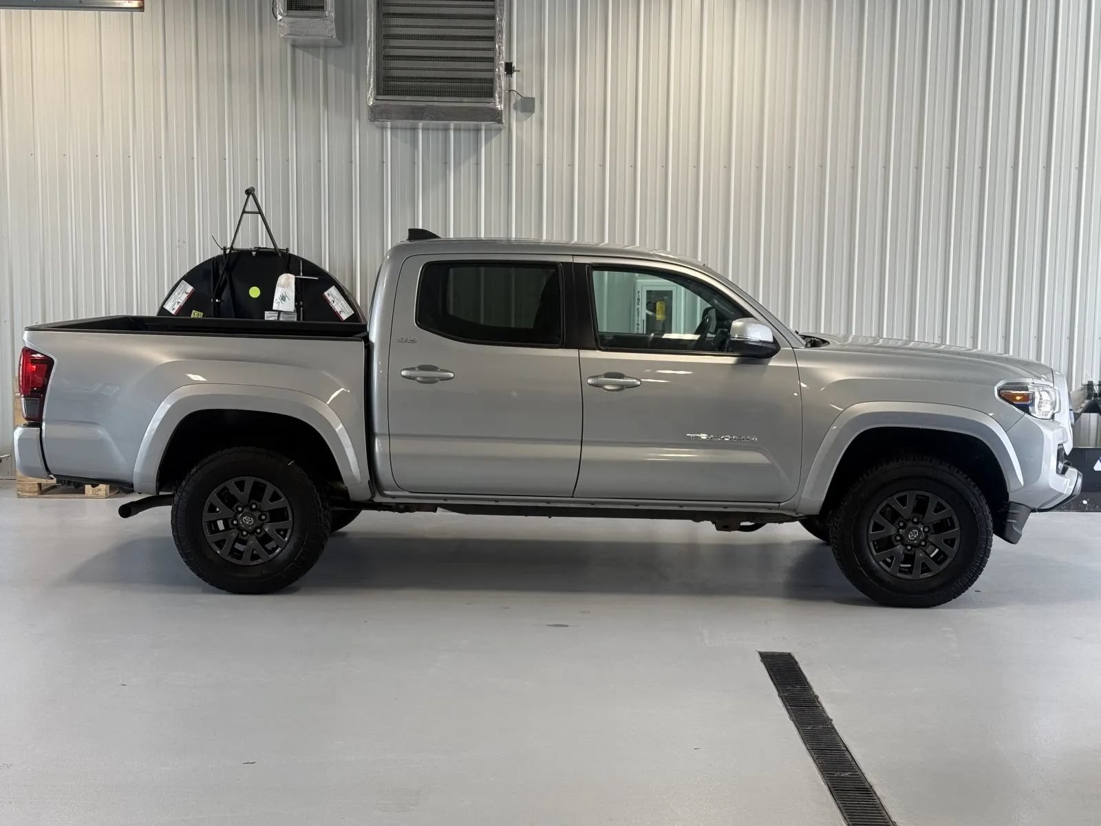 Used 2023 Toyota Tacoma SR5 w/ Technology Package AWD/4WD image 2