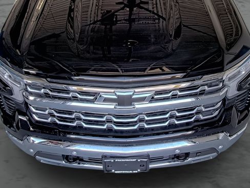 Used 2025 Chevrolet Silverado 1500 LTZ AWD/4WD image 18