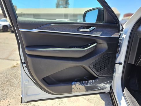 New 2026 Jeep Grand Cherokee L 2WD image 18