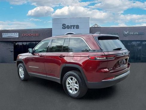 Used 2025 Jeep Grand Cherokee Laredo w/ Luxury Tech Group I AWD/4WD image 5