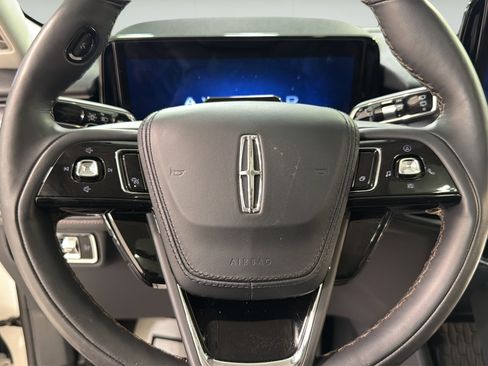 Used 2026 Lincoln Aviator 2WD image 12