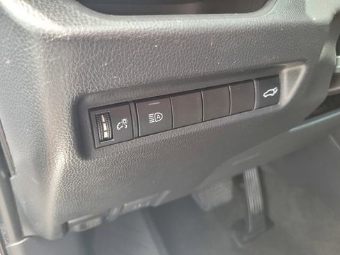 Used 2022 Toyota RAV4 XLE Premium FWD image 19