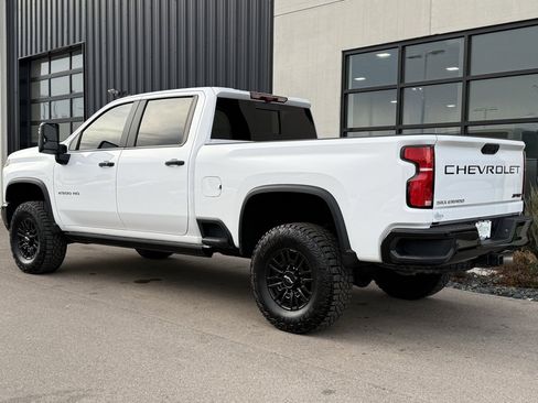 Used 2025 Chevrolet Silverado 2500 ZR2 w/ Technology Package image 6