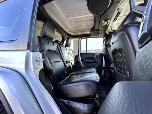 Used 2023 Jeep Wrangler Unlimited Rubicon 4xe w/ Cold Weather Group AWD/4WD image 18