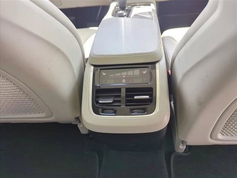 Used 2024 Volvo XC90 B5 Plus AWD/4WD image 17