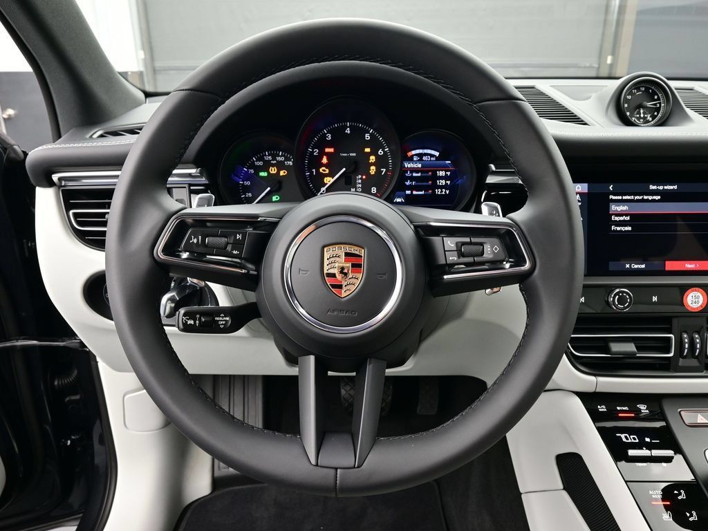 Certified 2026 Porsche Macan AWD/4WD image 8