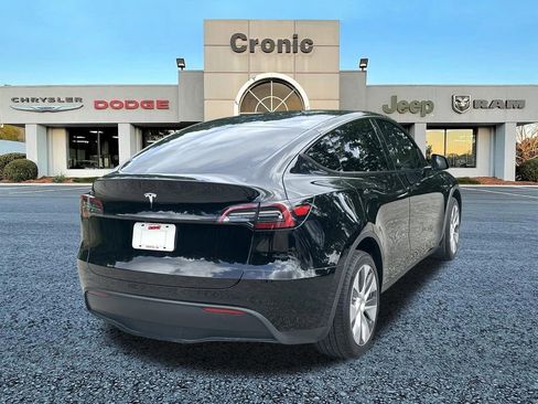 Used 2023 Tesla Model Y Long Range AWD/4WD image 3