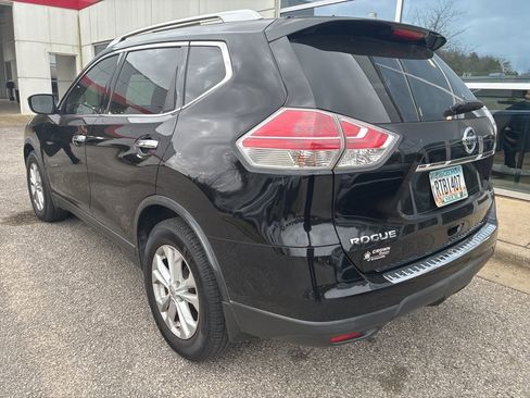 Used 2015 Nissan Rogue SV image 2