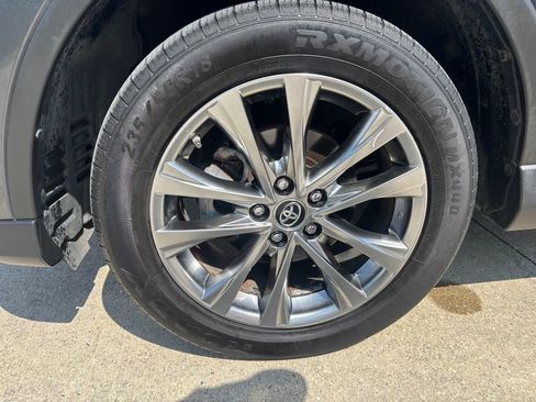 Used 2017 Toyota RAV4 Limited FWD image 9