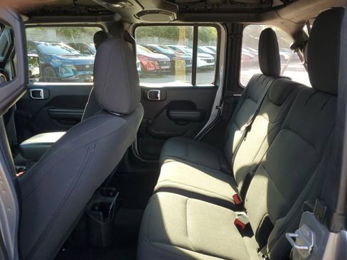 Used 2018 Jeep Wrangler Unlimited Sport image 18