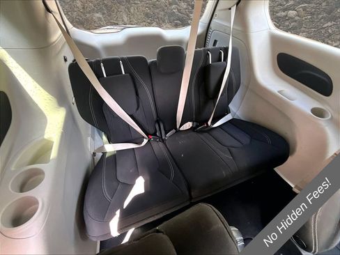 Used 2022 Chrysler Voyager LX FWD image 24