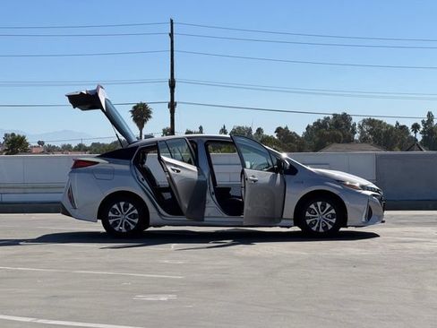 Used 2021 Toyota Prius Prime XLE w/ Carpet Mat Package (TMS) FWD image 29