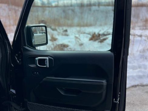 Used 2023 Jeep Wrangler Sahara w/ Cold Weather Group image 30