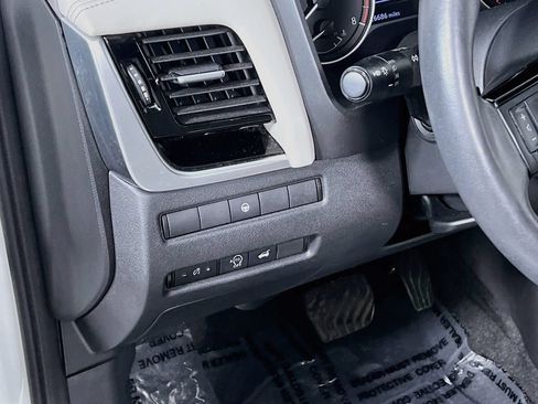 Used 2023 Nissan Rogue SL AWD/4WD image 9