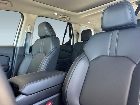 Used 2025 Honda Pilot Touring image 21