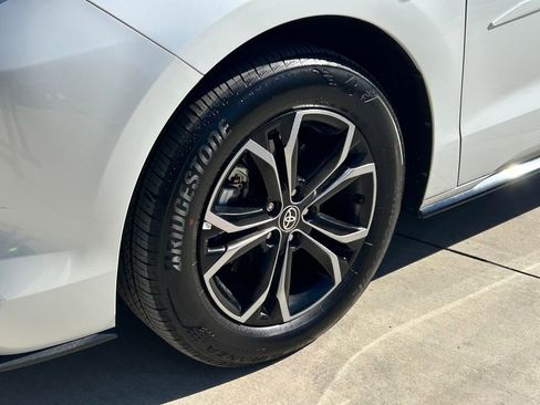 Used 2025 Toyota Sienna Platinum image 9