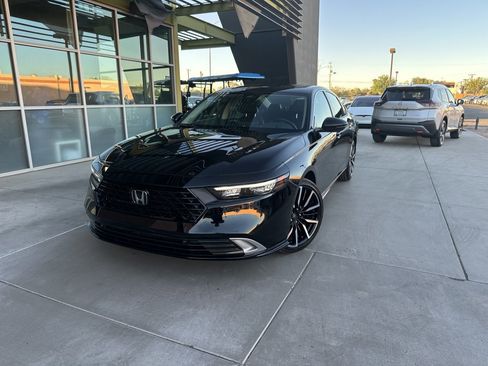 Used 2024 Honda Accord Touring image 2