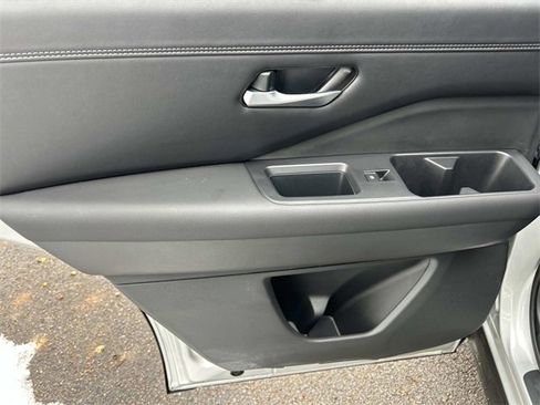 Used 2025 Nissan Pathfinder Platinum w/ Cargo Package image 20