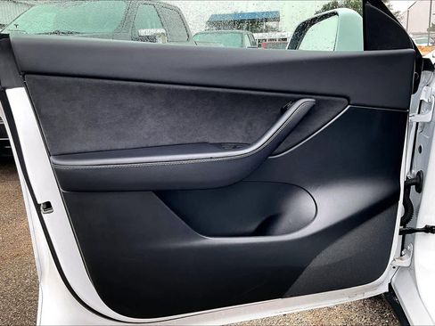 Used 2021 Tesla Model Y Long Range image 21