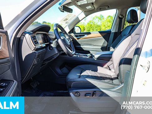 Used 2025 Volkswagen Atlas SE image 18