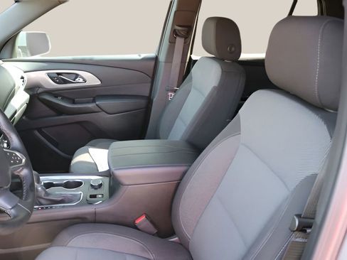Used 2023 Chevrolet Traverse LT FWD image 11
