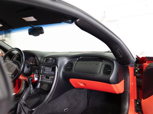 Used 2002 Chevrolet Corvette Z06 w/ Memory Pkg image 28