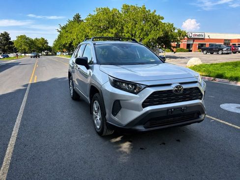 Used 2021 Toyota RAV4 LE AWD/4WD image 6