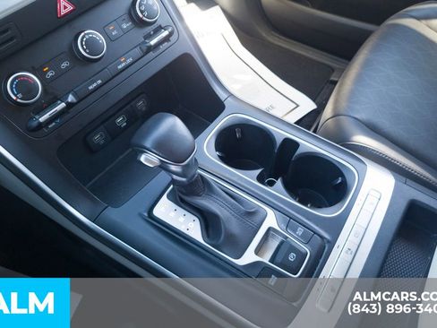 Used 2024 Kia Carnival LX FWD image 26