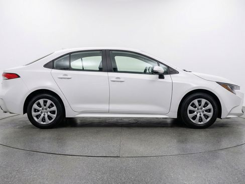 Used 2025 Toyota Corolla LE FWD image 11