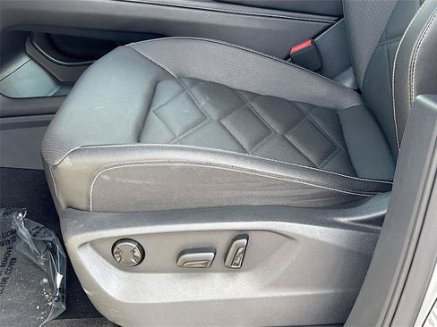 Used 2025 Volkswagen Atlas SE FWD image 21