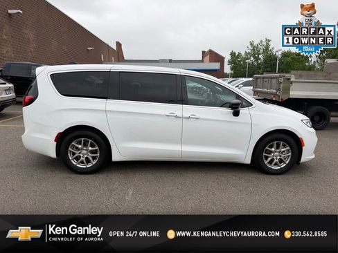 Used 2026 Chrysler Pacifica Select FWD image 1