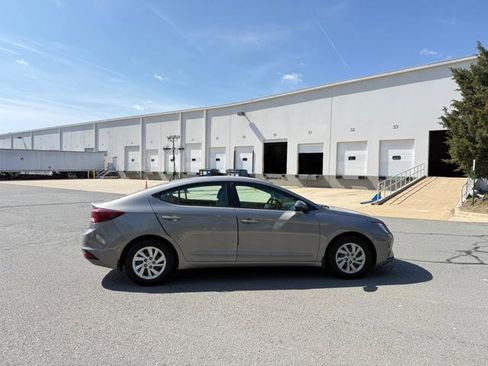 Used 2020 Hyundai Elantra SE w/ Winter Weather Package image 5