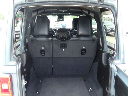 Used 2024 Jeep Wrangler Unlimited Sahara w/ Safety Group AWD/4WD image 10