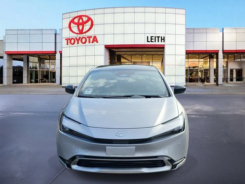 Used 2025 Toyota Prius Plug-In Hybrid image 2