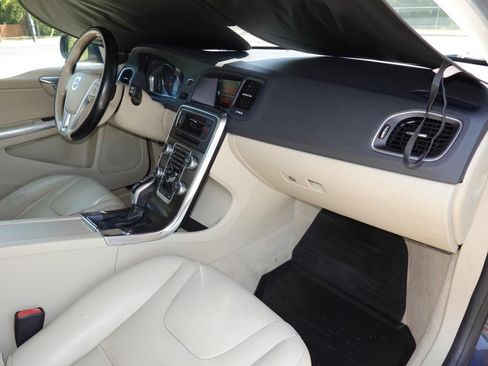 Used 2015 Volvo V60 T5 Premier w/ Convenience Package FWD image 22