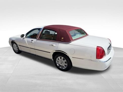 Used 2004 Lincoln Town Car Ultimate RWD image 32