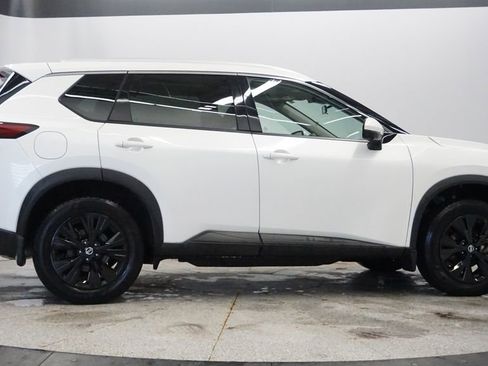 Used 2021 Nissan Rogue SV w/ Premium Package image 12