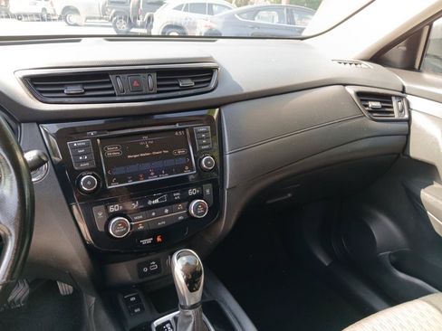 Used 2020 Nissan Rogue SV w/ Premium Package FWD image 20