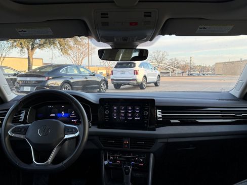 Used 2025 Volkswagen Jetta SE image 34