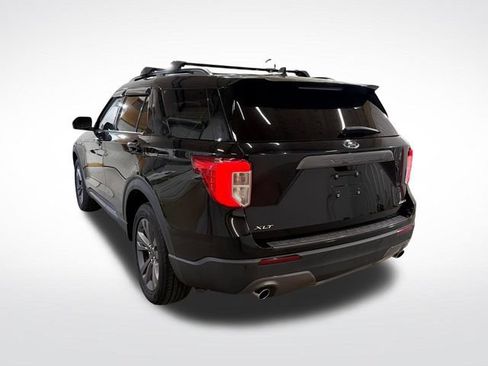 Used 2022 Ford Explorer XLT w/ Equipment Group 202A AWD/4WD image 6