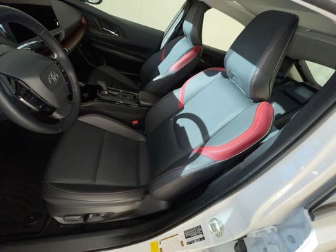 Used 2026 Toyota Prius Plug-In Hybrid FWD image 11