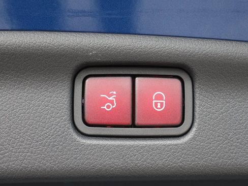 Used 2023 Mercedes-Benz C 300 Sedan image 9