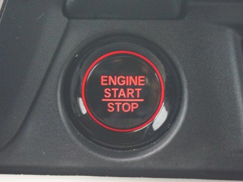 Used 2025 Honda Pilot Touring image 10