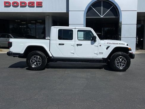 New 2026 Jeep Gladiator Rubicon w/ Steel Power Dome Hood Package AWD/4WD image 5