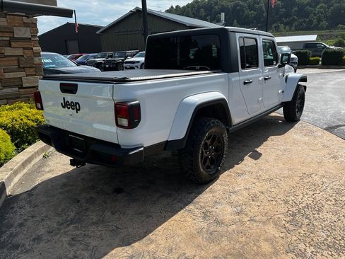 Used 2022 Jeep Gladiator Sport AWD/4WD image 5