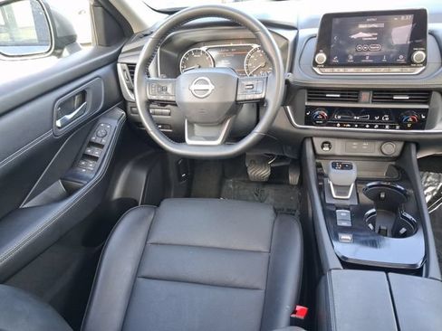 Used 2025 Nissan Rogue SV w/ SV Premium Package FWD image 8