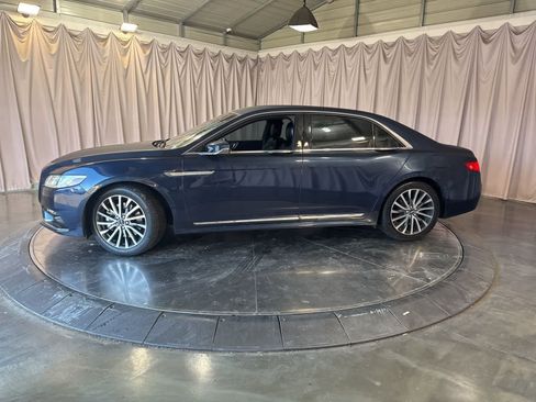 Used 2017 Lincoln Continental Select image 6