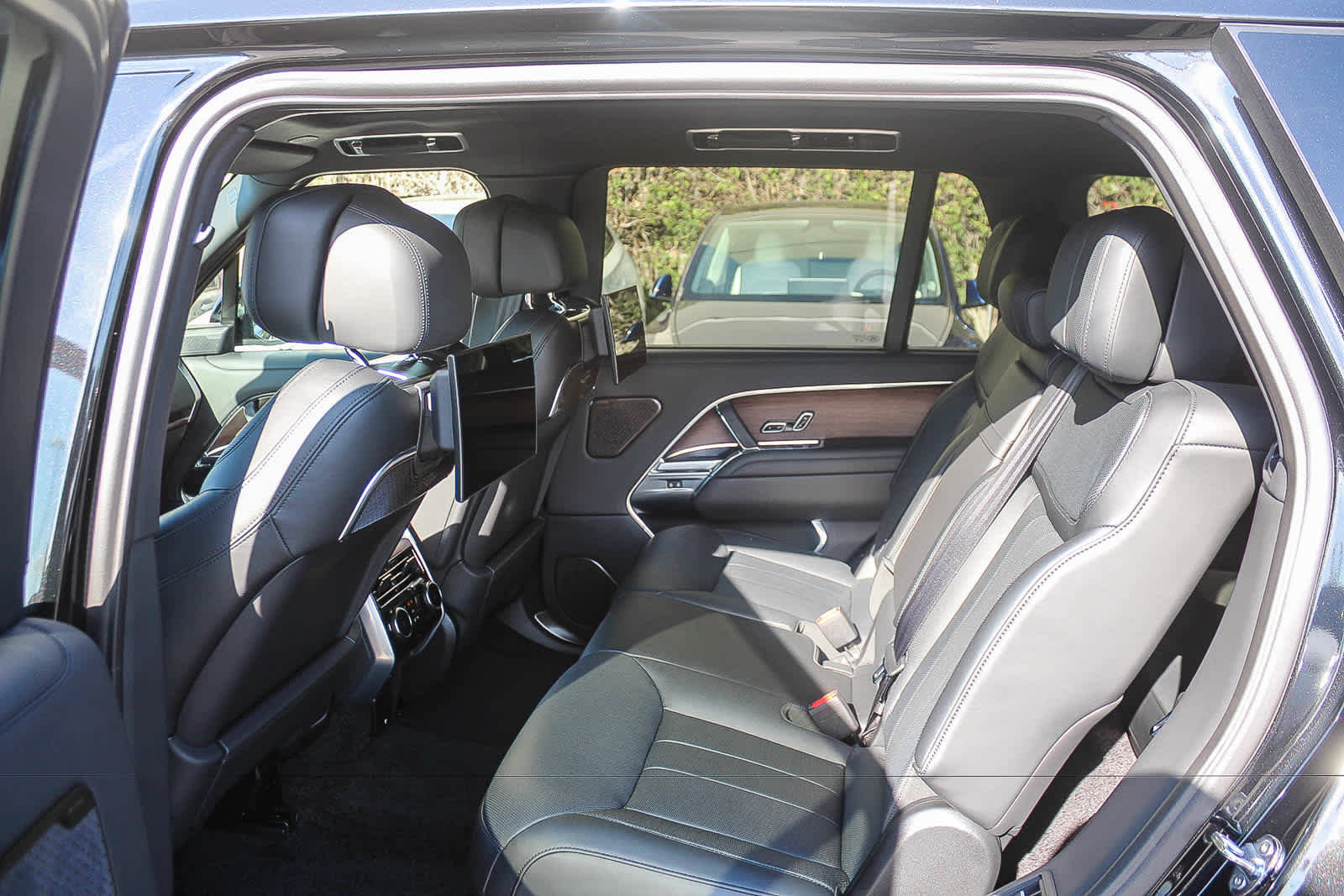Used 2025 Land Rover Range Rover Long Wheelbase Autobiography AWD/4WD image 16